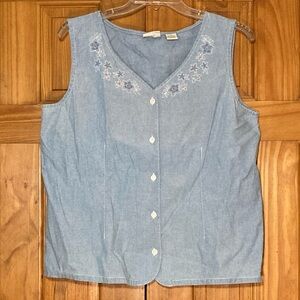 NWOT Vintage Classic Elements Embroidered Lightweight Denim Sleeveless Top